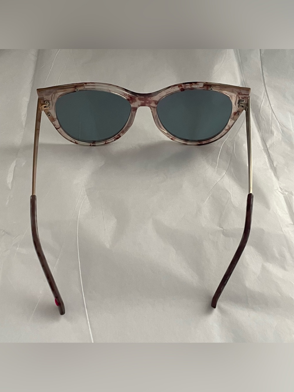 Betsey Johnson Cat Eye Sunglasses Clear Brown Marble with Mirror Lenses - Picture 3 of 9